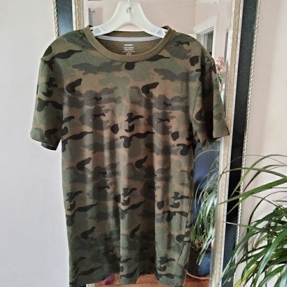 Old Navy Camo Men's / Boy's Tee Shirt